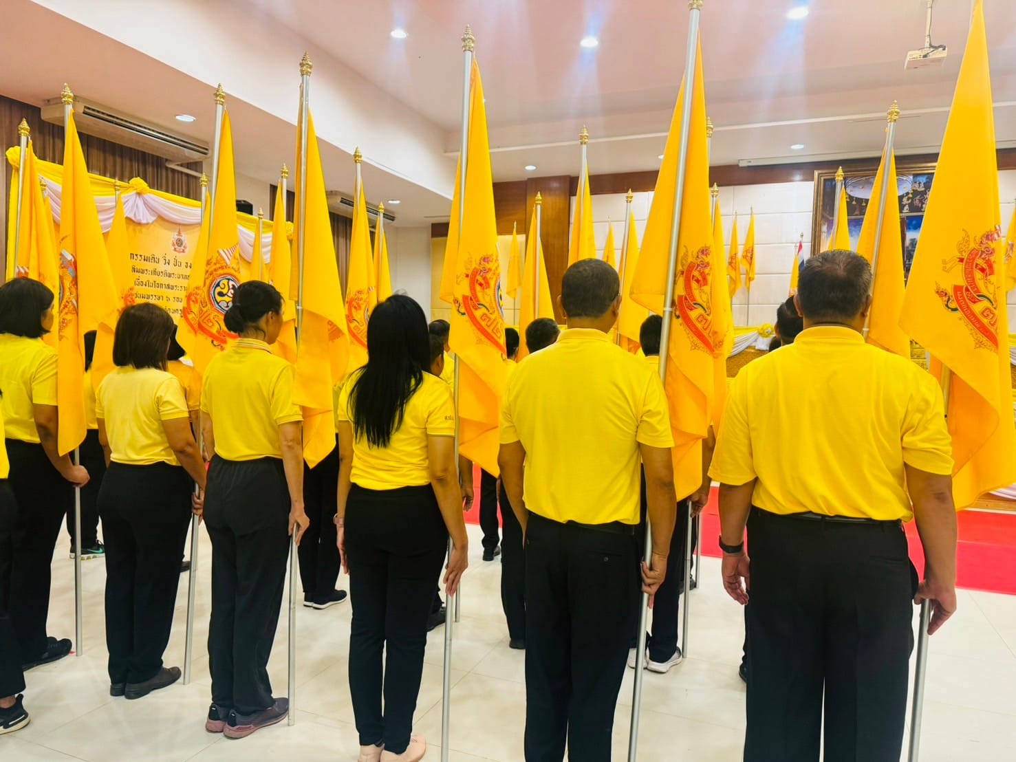 title - กิจกรรมส่งมอบธงตราสัญลักษณ์งานเฉลิมพระเกียรติพระบาทสมเด็จพระเจ้าอยู่หัว เนื่องในโอกาสพระราชพิธีมหามงคลเฉลิมพระชนมพรรษา 6 รอบ 28 กรกฎาคม 2567